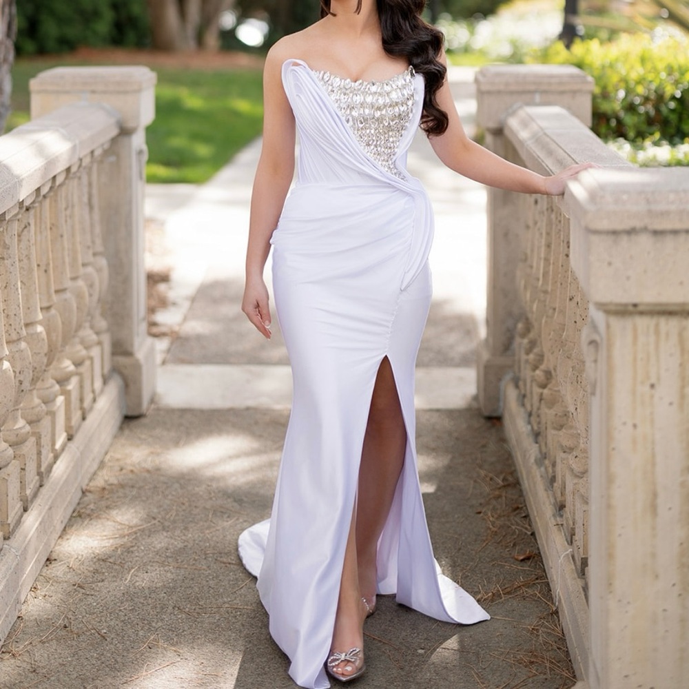 Albina Dyla Elegant White Gown